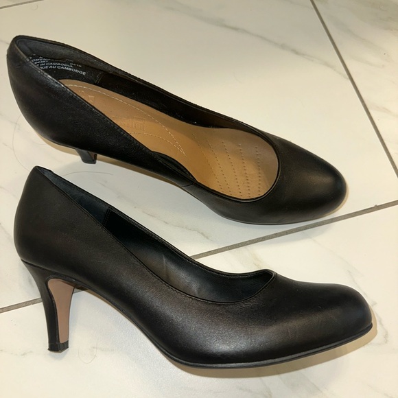 Clarks Soft Cushion Black Heel - Picture 1 of 4